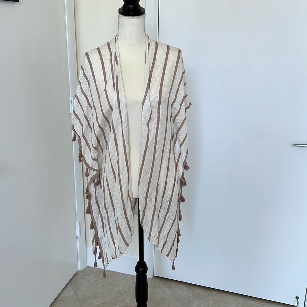 Cotton tan and cream kimono- one size. With tassels